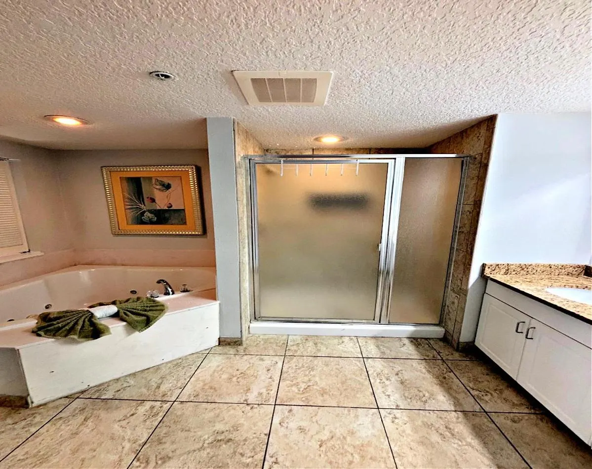 2 Bedroom Resort Condo Direct Oceanfront Wyndham Ocean Walk - Daytona Funland 2226 Daytona Beach Apartment